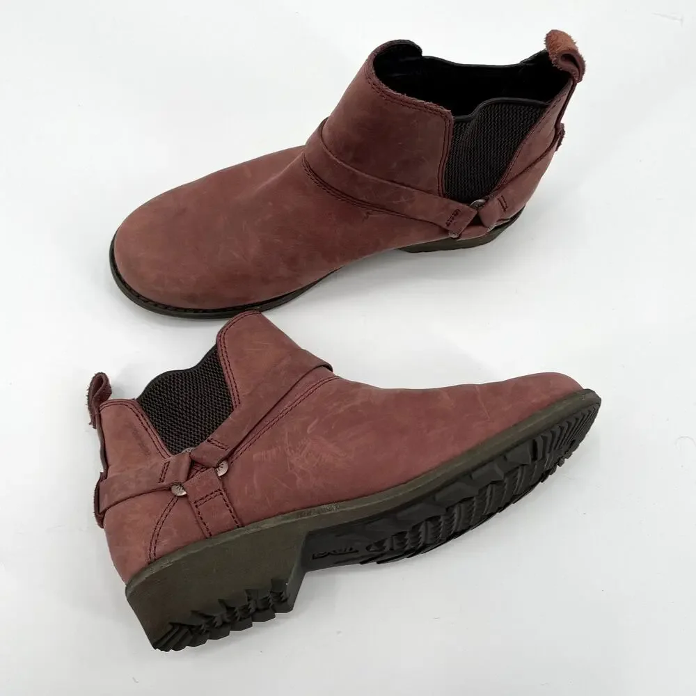 Teva Booties // De La Vina Dos Chelsea Boot in Redwood // 6.5